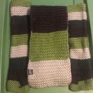 REI scarf and glove set